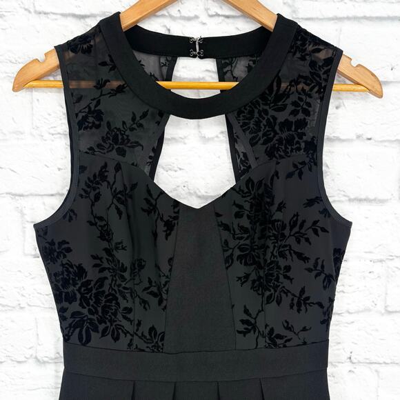 BCBGeneration Black Velvet Floral Keyhole Dress Size 6 - Picture 1 of 8